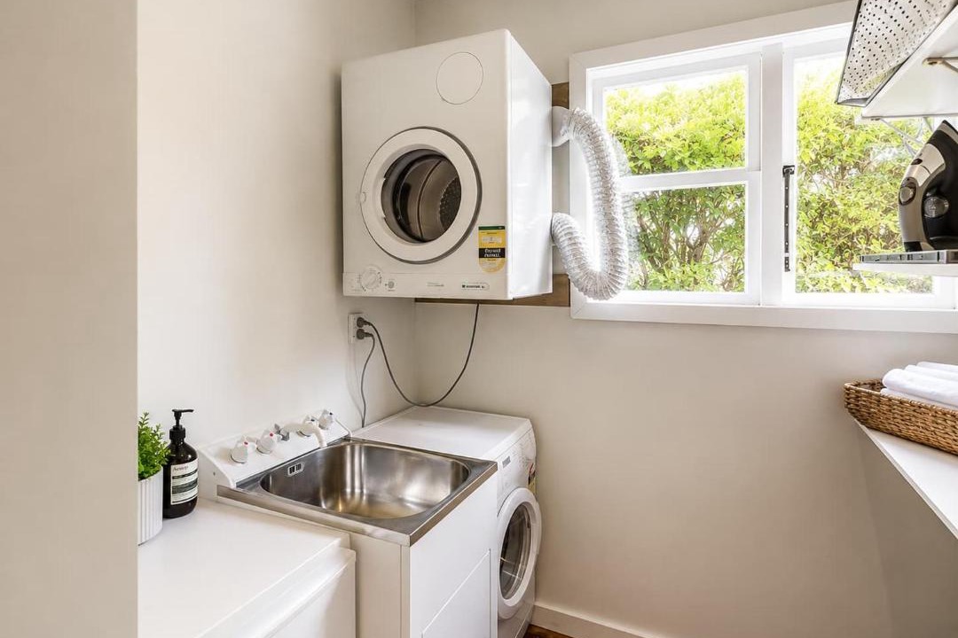 Ostend House | Crescent Villa - Stay Waiheke