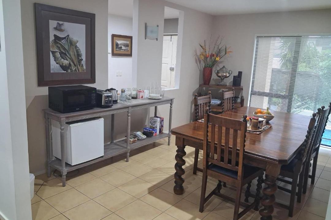 Paraparaumu Beach Bed & Breakfast | Beach Golf Shops Home within a home