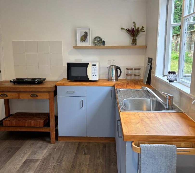 Waimauku Bed & Breakfast | Lulu's Cottage by Native Forest