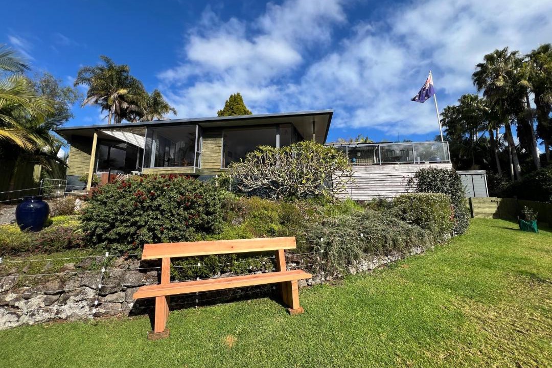 Kerikeri House | Restful Kerikeri Retreat - Spa, Views and Private Bathroom
