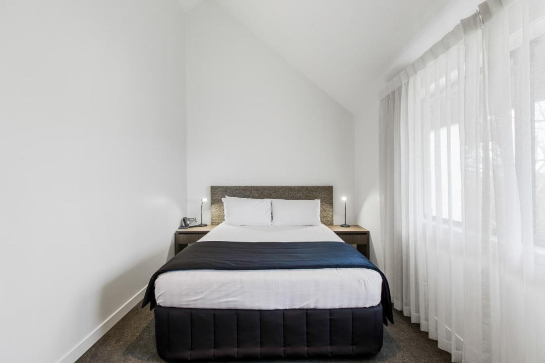 Grey Lynn Hotel | The Surrey Hotel