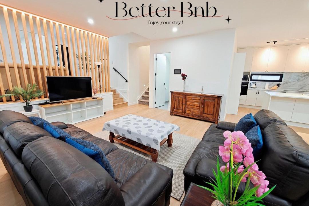 Bucklands Beach House | Sunny Bucklands Beach Retreat · Spacious 5BR 4.5BA