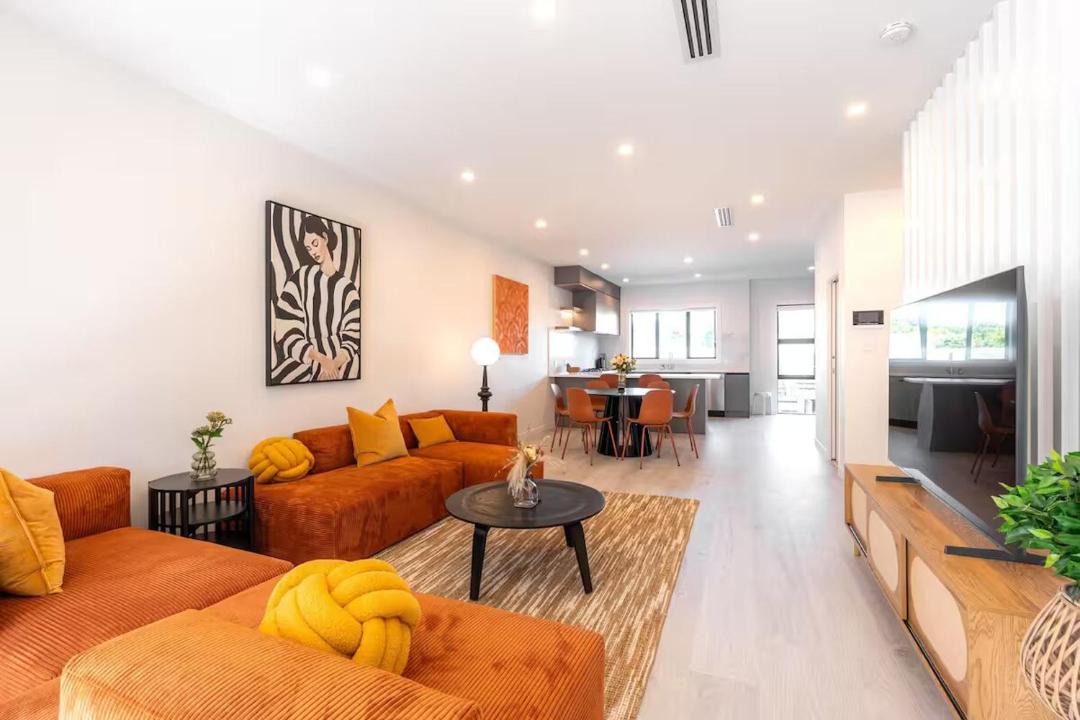Greenlane Apartment | Spacious & Modern Townhouse in Central Auckland