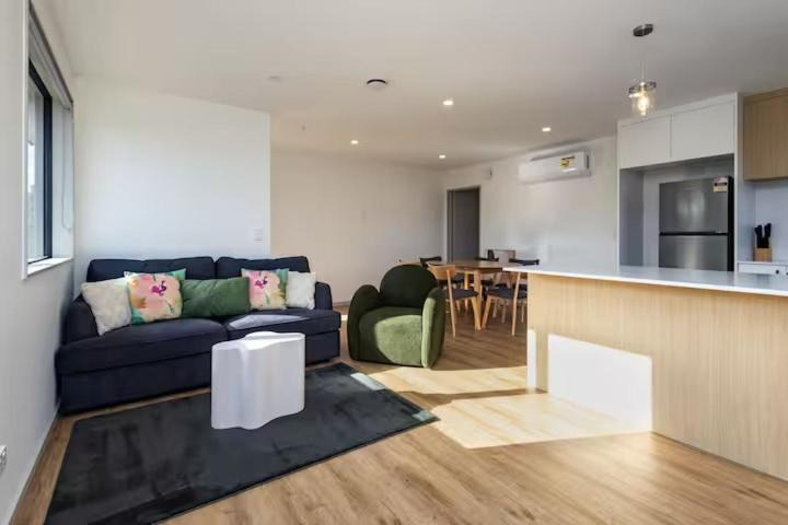 Hornby House | Two Houses in Price of One Dickson Big Stay!
