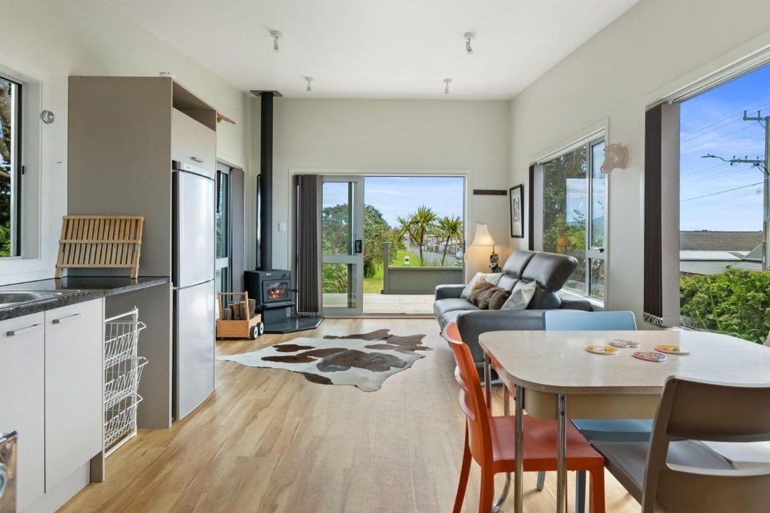 Fitzroy House | Funky in Fitz - Relax and Enjoy