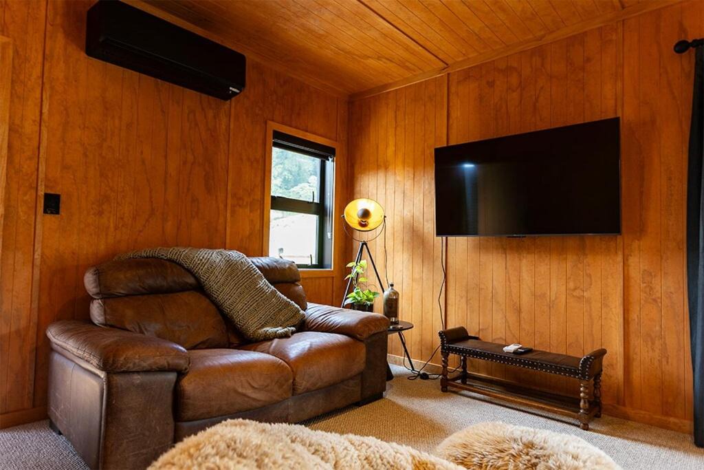 Te Aroha West House | The Miners Retreat