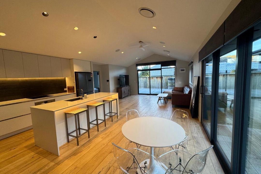 Kawarau Falls House | Three Bedroom Modern Family Retreat with Stunning Mountain Views close to The Remarkables