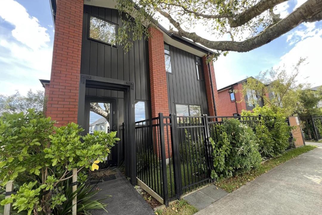 Lower Hutt House | Quiet Haven Retreat | Cozy Modern Townhouse
