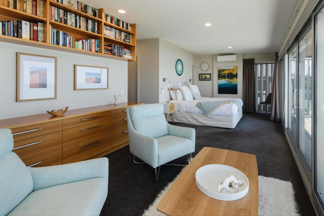 Oakura House | Clifftops - oceanfront retreat in Oakura Beach