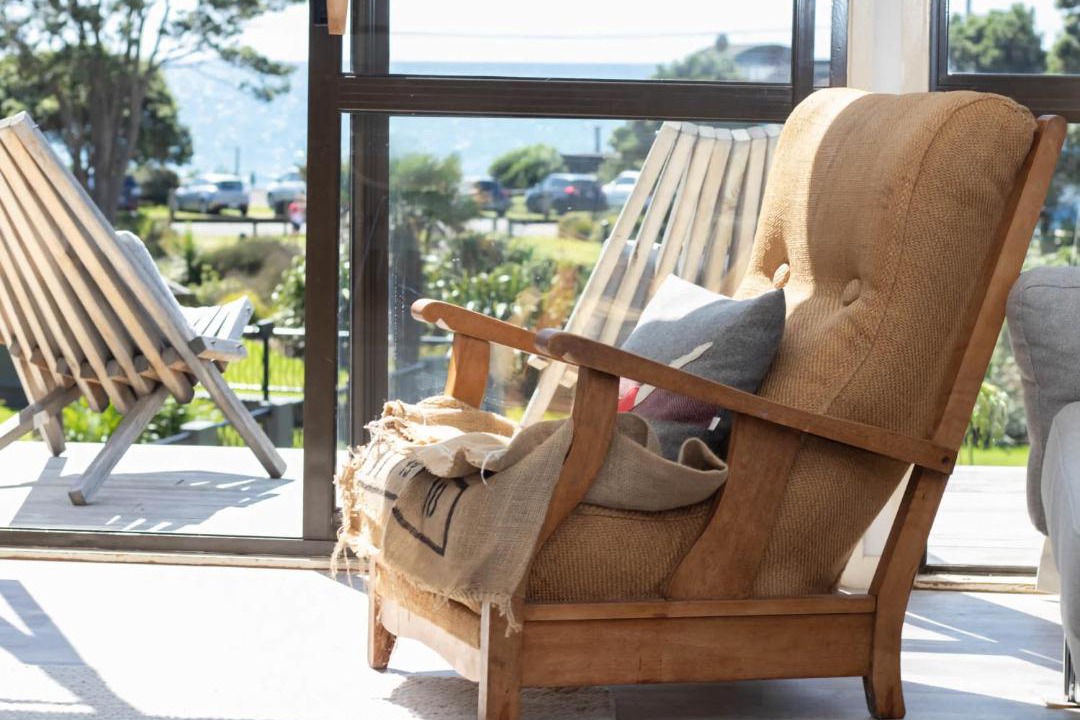 Oakura House | Aqua Vista On Arden - beachfront bach in Oakura