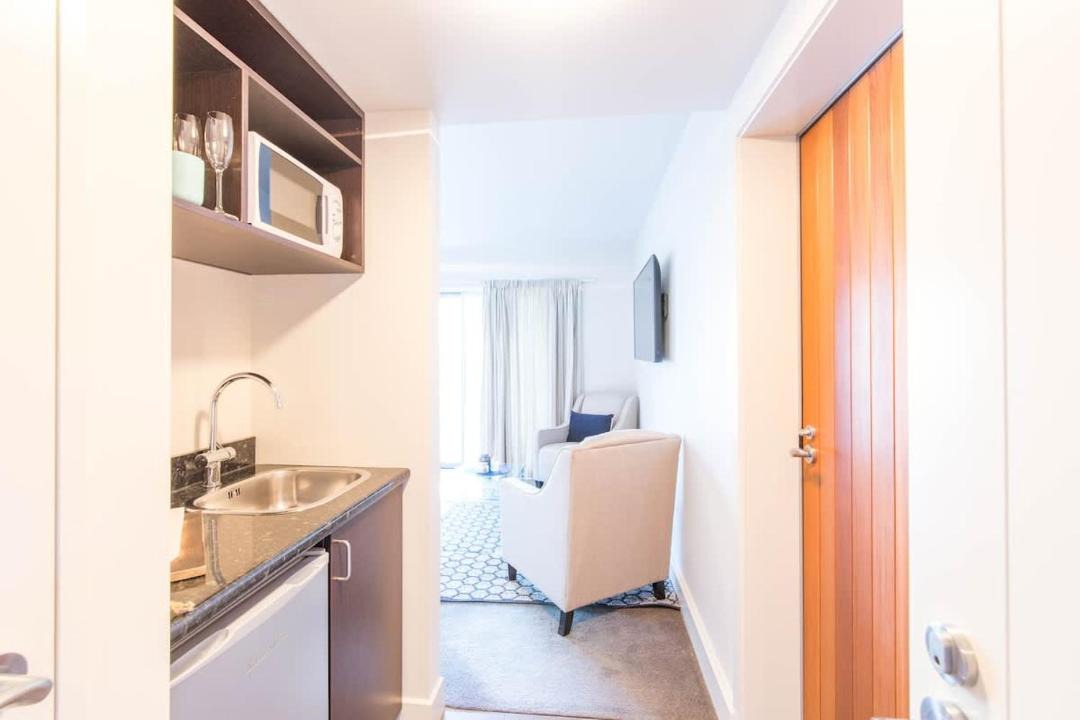 Queenstown Hotel | Alpine Village - Lake Edge Studio Apartment