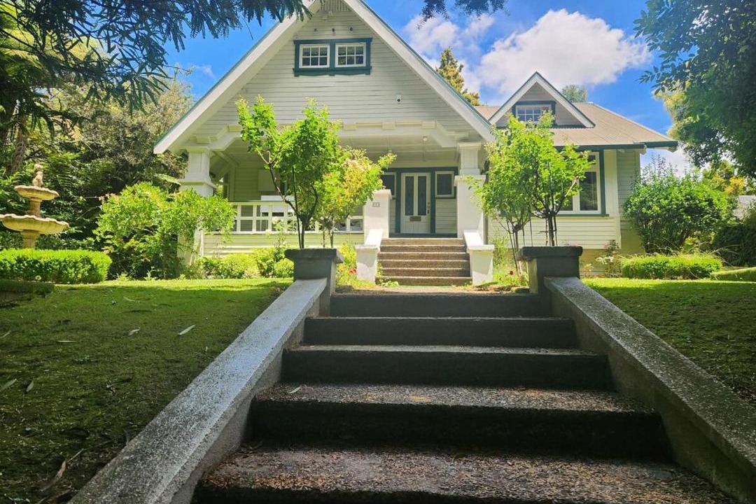 Te Kuiti House | 1920s Character Home & Private Garden Retreat