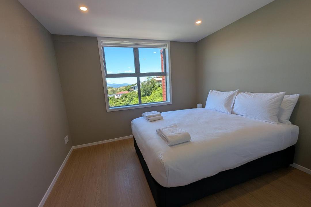 Johnsonville House | Brand New 3-Bedroom, 2-Bathroom Free Private Parking Wellington Bay Views