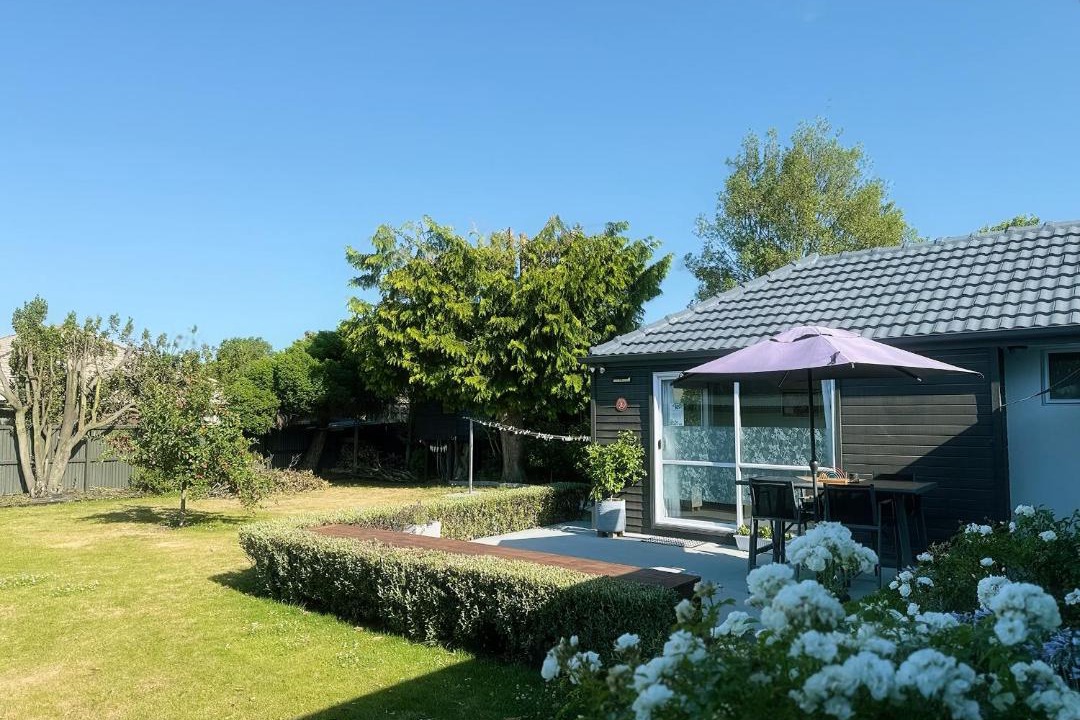 Christchurch House | Cozy & Sunny Room-Near City, Short Drive to City Center & Coast