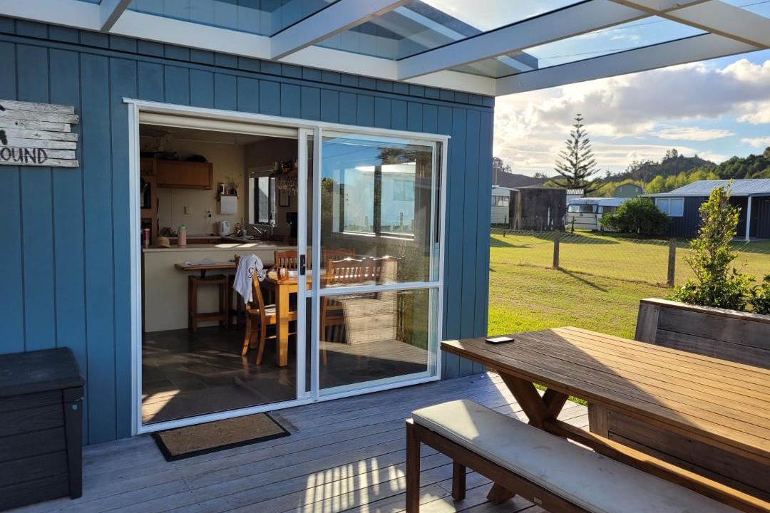 Oakura House | Oakura Family Bach, sleeps 10, one back from beach
