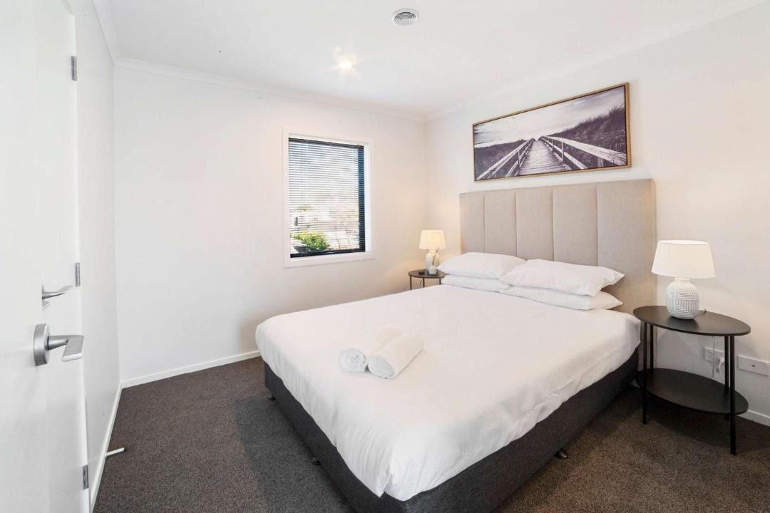 Frankton Apartment | Relaxed Stay in Modern Comfort - By Superior Stays