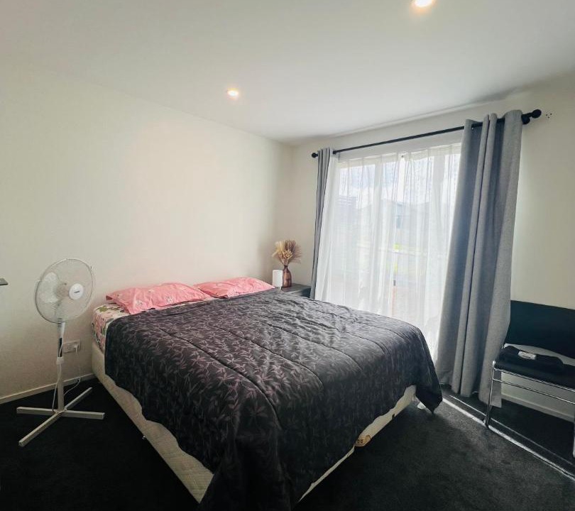 Pukekohe House | Room in a family home