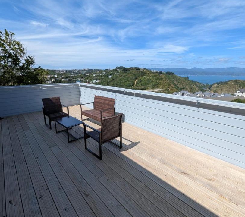Johnsonville House | Brand New 3-Bedroom, 2-Bathroom Free Private Parking Wellington Bay Views