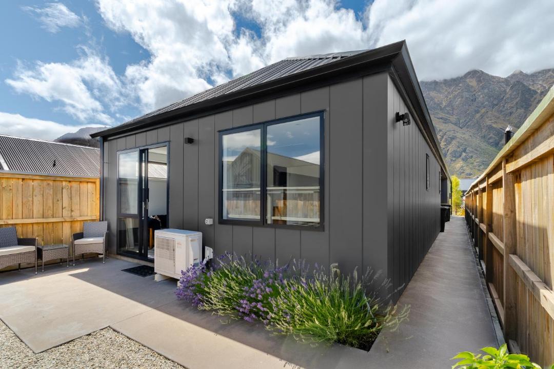 Kawarau Falls House | Couples Escape Getaway 1BR Self Contained