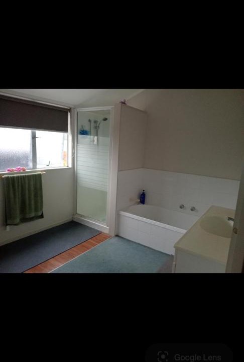 Tauranga House | Budget holiday room one Spring street