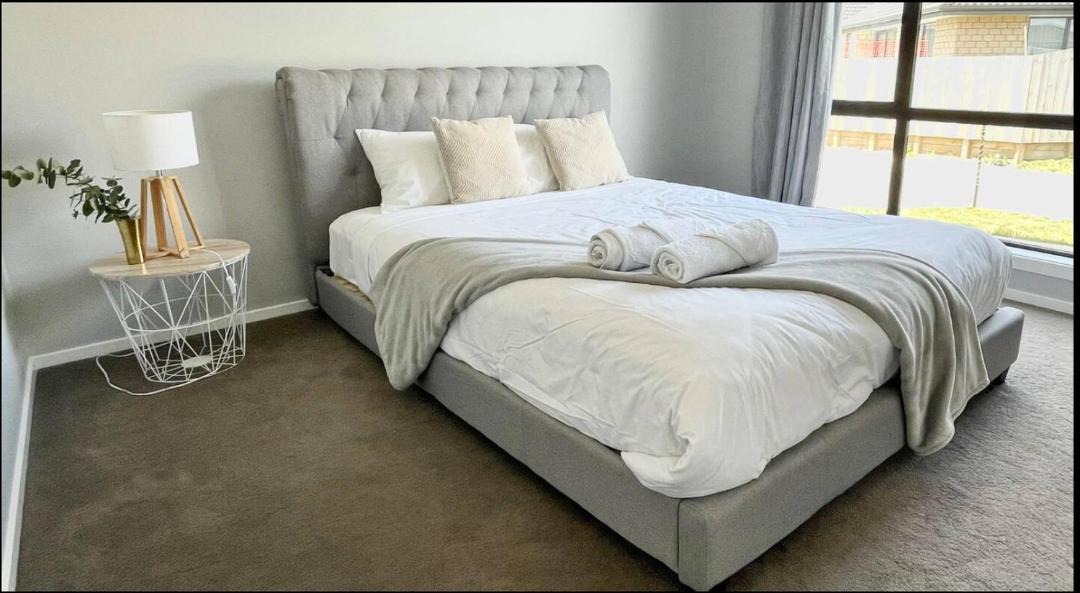 Hamilton Villa | Entire 5Bedroom house close to school,supermarket and shopping center