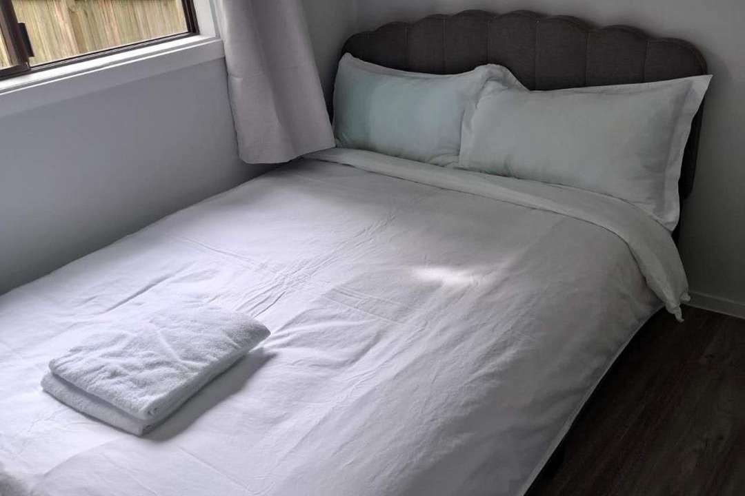 Holdens Bay Apartment | 5 Double Beds in 1 Bedroom and 1 lounge