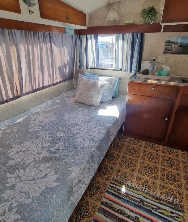 Raglan House | Raglan West Retro Beach Vibe Accommodation