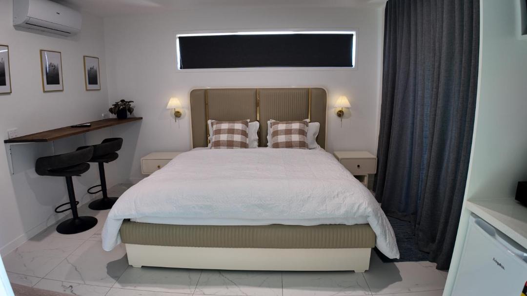 Wharewaka House | Taupo Premium Retreat - Private Spa & Ensuite
