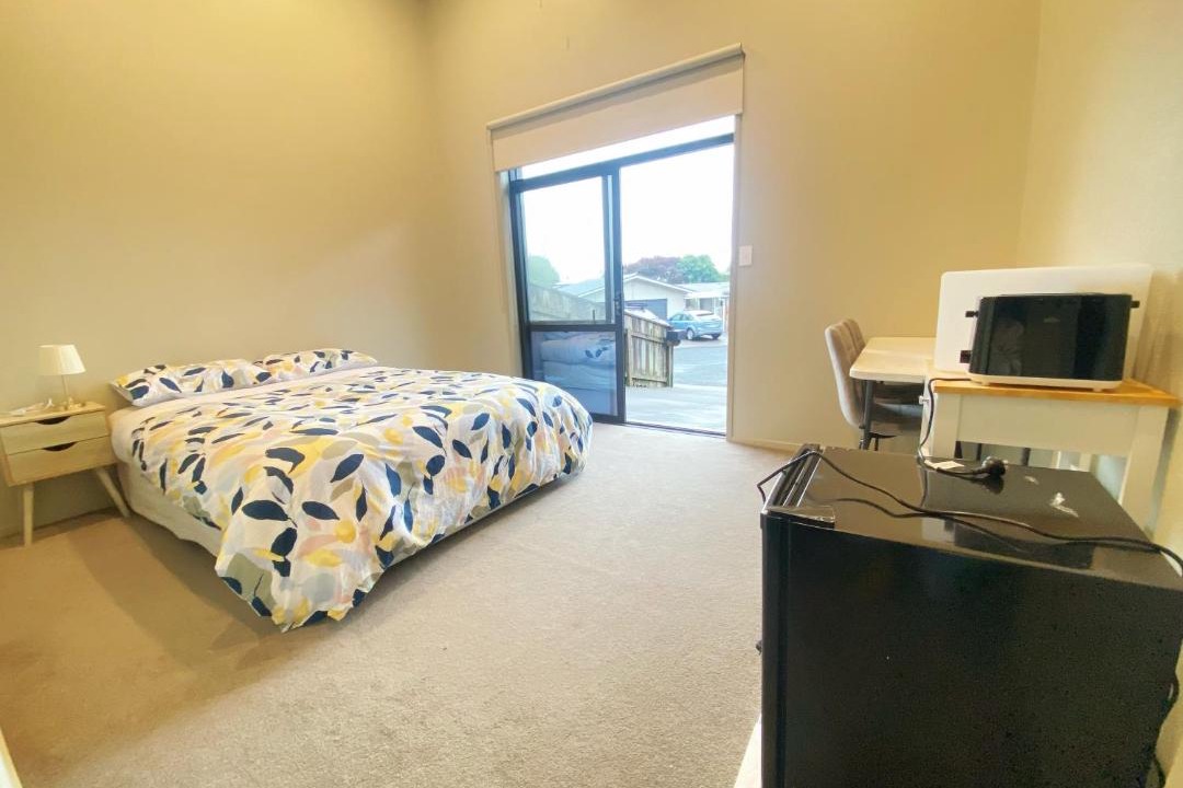 New Plymouth House | Warm & Sunny room in New Plymouth
