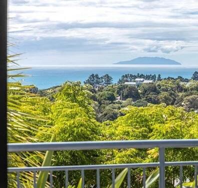 Palm Beach Ski Chalet | Hot Tub Seaview Chalet 12
