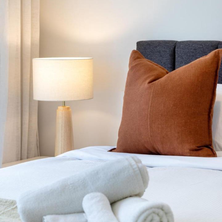 Christchurch City Centre Apartment | Park in the Garage - Walk to the Stadium