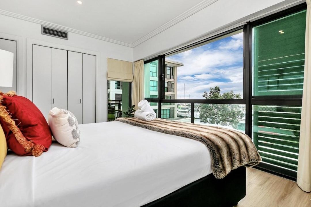 Auckland Central Business District Apartment | Glamorous Getaway - Heart of the Viaduct 'Quays'