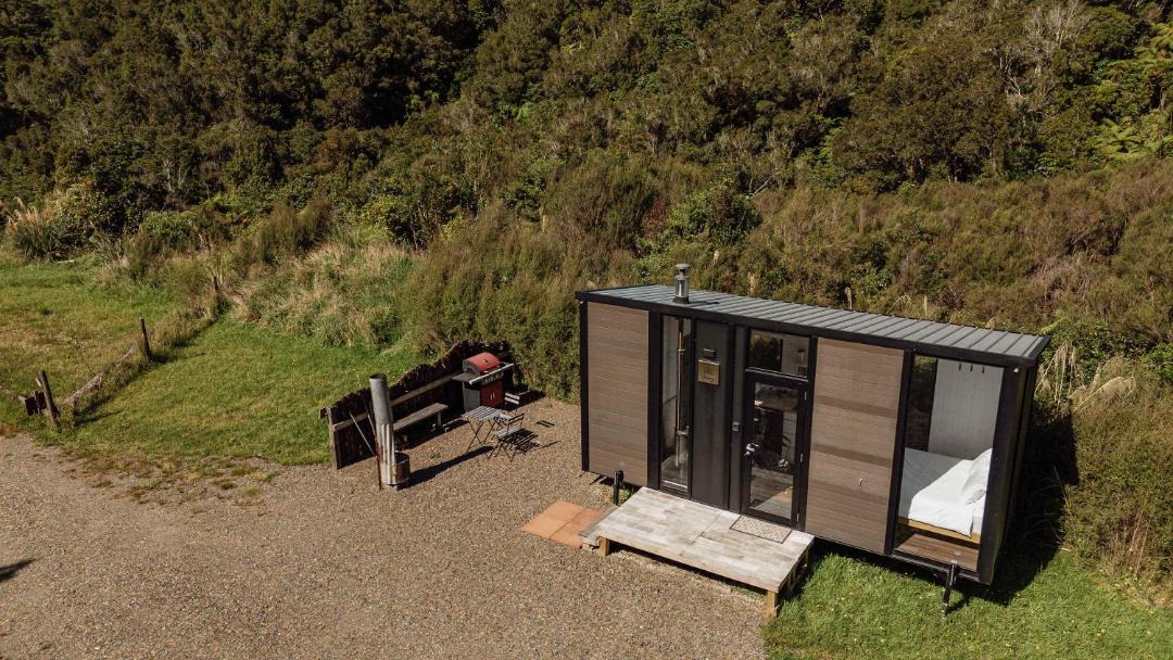 Shannon House | Te Paki Dam View by Tiny Away