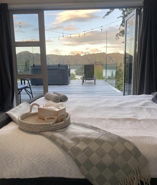 Lake Okareka House | Stylish Lake Ōkāreka Retreat Views, Spa in Rotorua