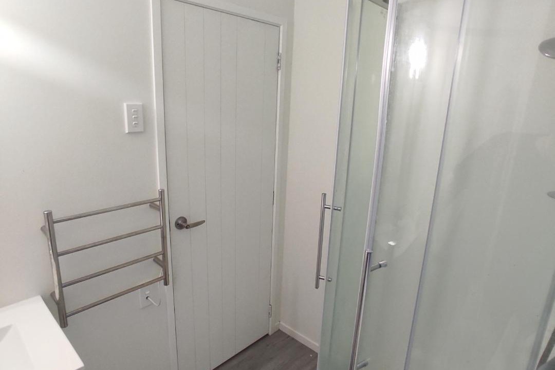 The Gardens Apartment | Quiet 40m Studio - Kitchen, Washer, AC, Work Desk