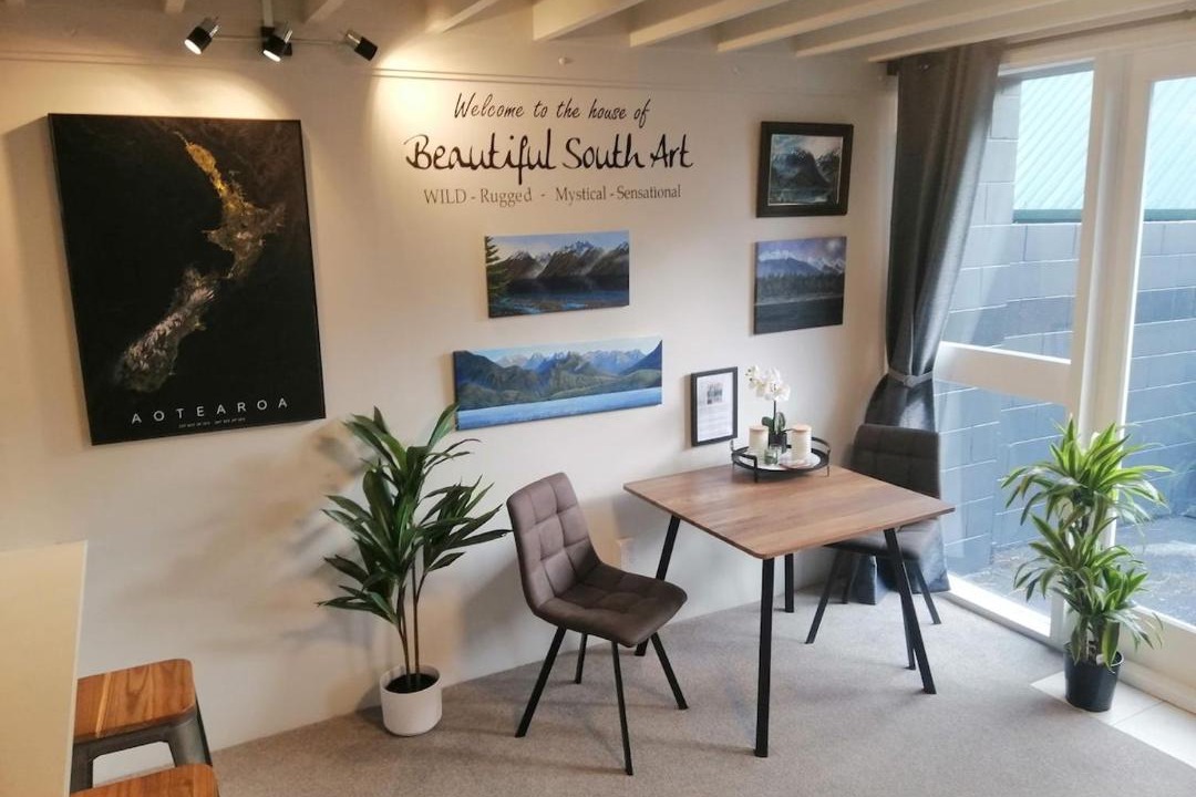 Invercargill Apartment | Kiwiana Art apartment , near city and Queens Park