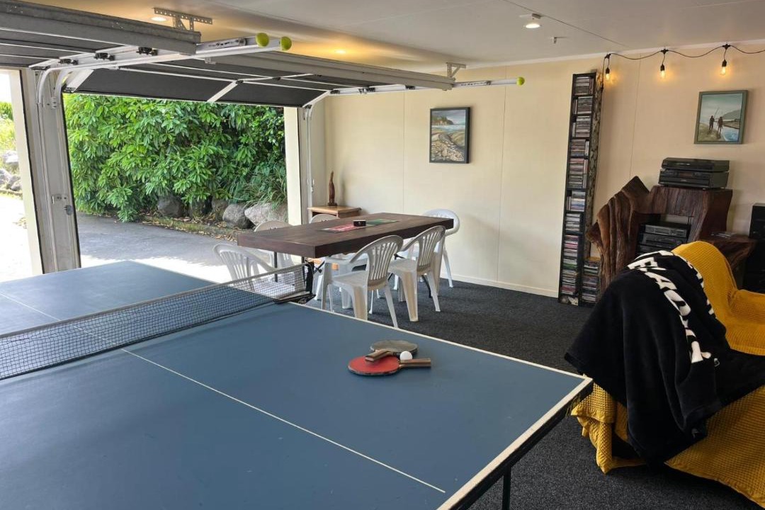 Kaponga House | Mount Taranaki Basecamp 4BR Farmhouse & Games Room