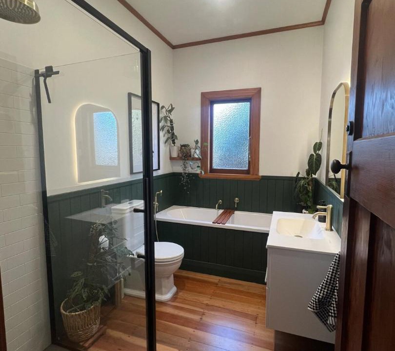 Palmerston North House | Chic 4 bedroom City Home with large Garden