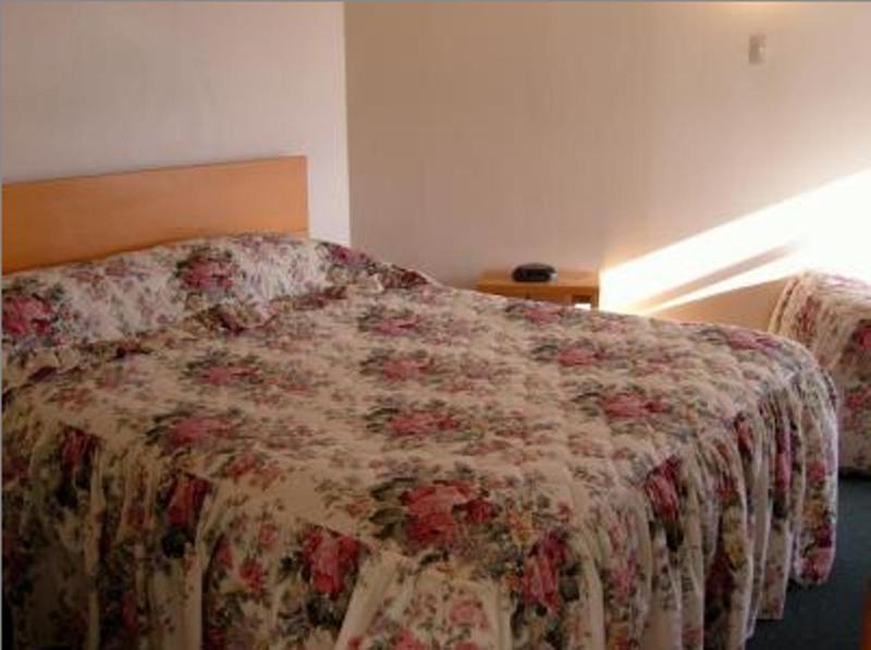 Hamilton North Hotel | Motel Six