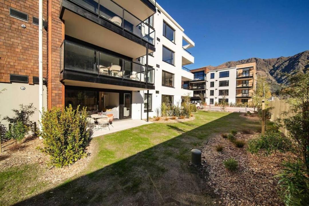 Arthur's Point Apartment | Mara Apartment at the base of Coronet Peak
