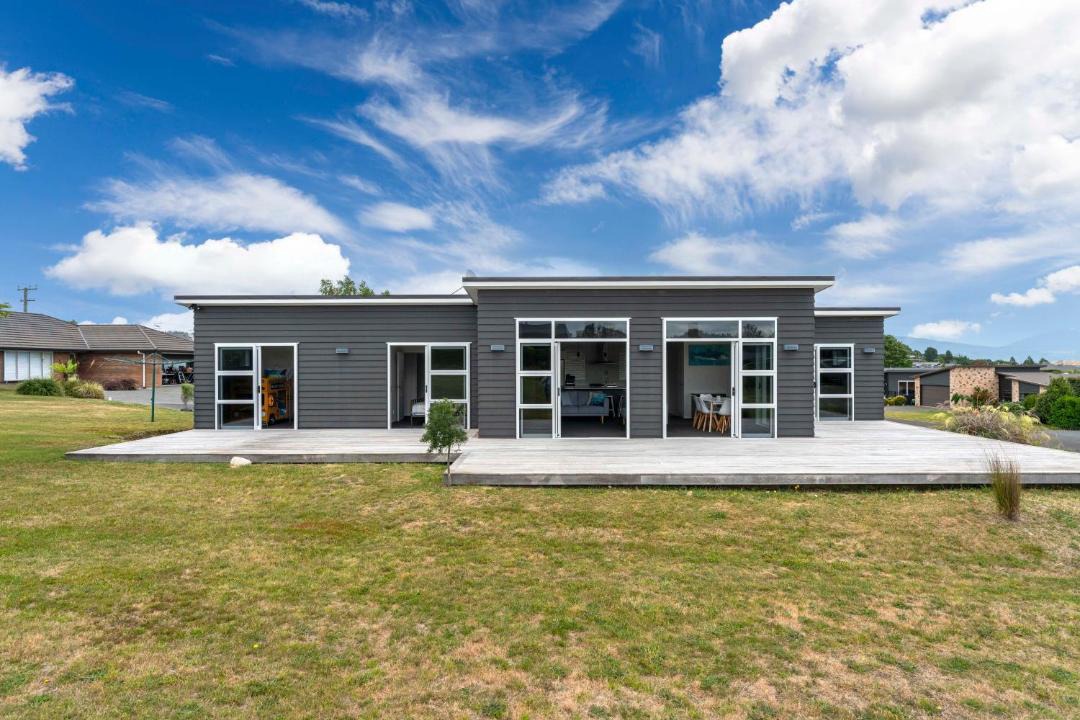 Motuoapa House | Parekaawa Playhouse - Motuoapa Holiday Home