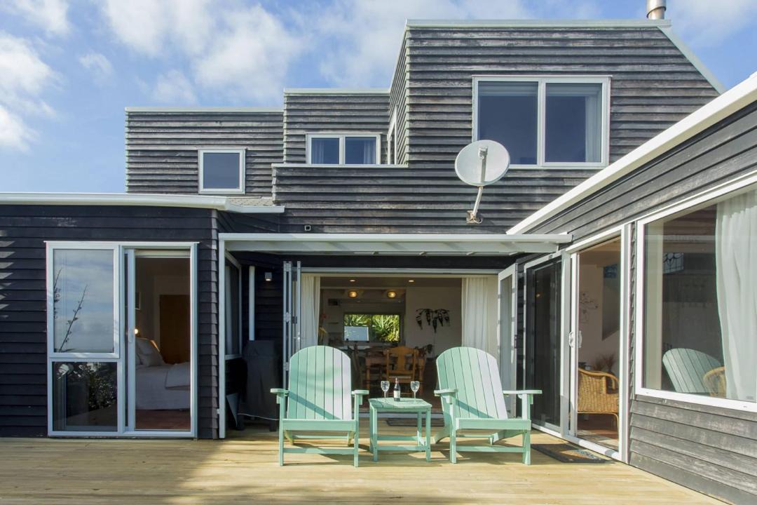 Oakura Villa | Chester Cottage Beachfront - direct ocean access
