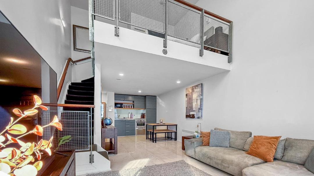 Parnell Apartment | Parnell Escape l Enormous Loft Apartment l Shops