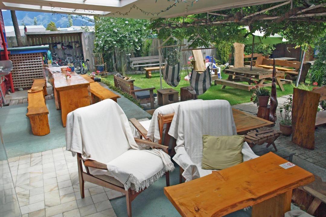 Takaka Hostel | Annies Nirvana Lodge Backpackers