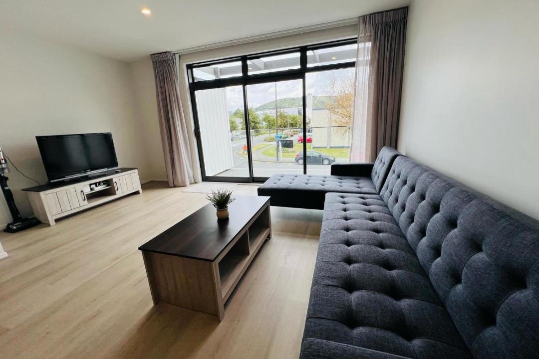 Lower Hutt Apartment | Hutt Central Brand New 3 bedroom 2 Bath Spacious House with Balcony Private garage- 15 Mins to Wellington CBD