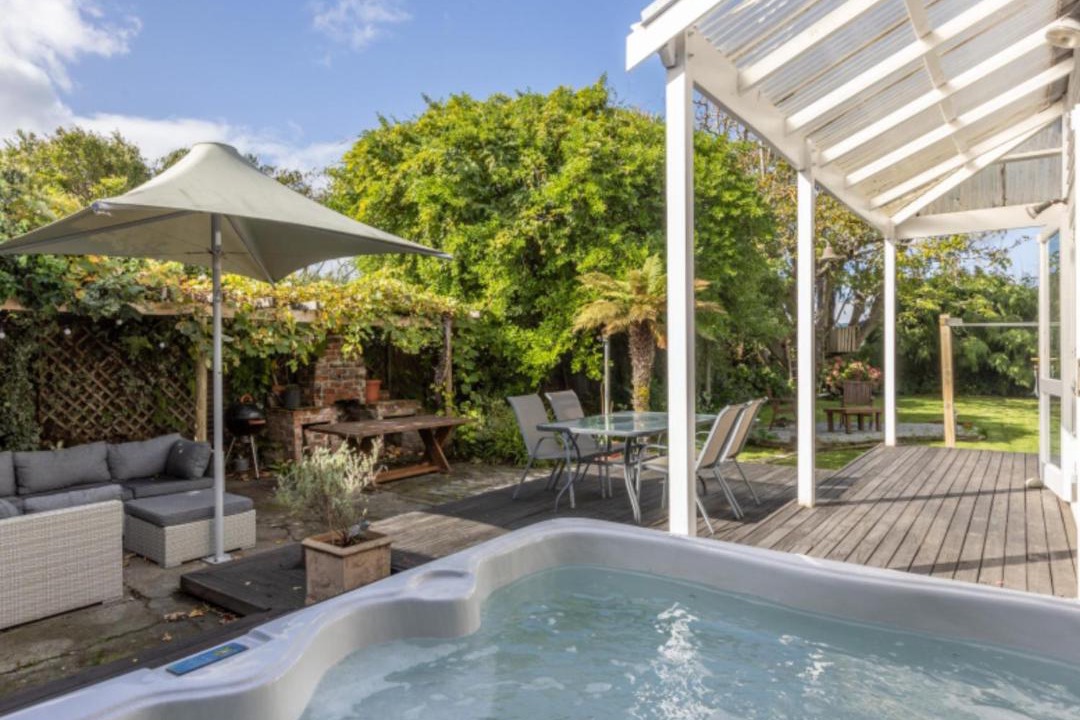 Napier House | Beautiful villa in Napier with spa