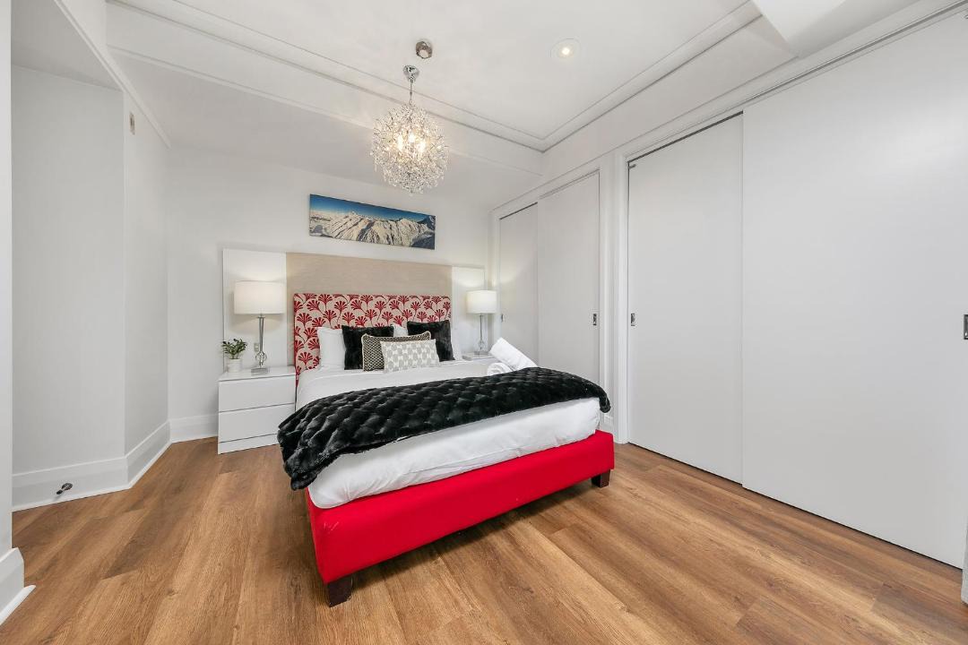 Auckland Central Business District Apartment | The Charming Cracker!