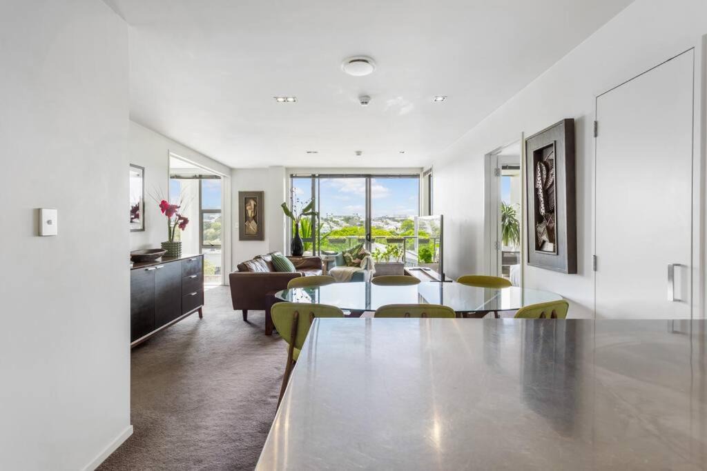 Kingsland Apartment | Perfection, Style, 2BR, 2BA, 2 Free Carpark 400m to Eden Park
