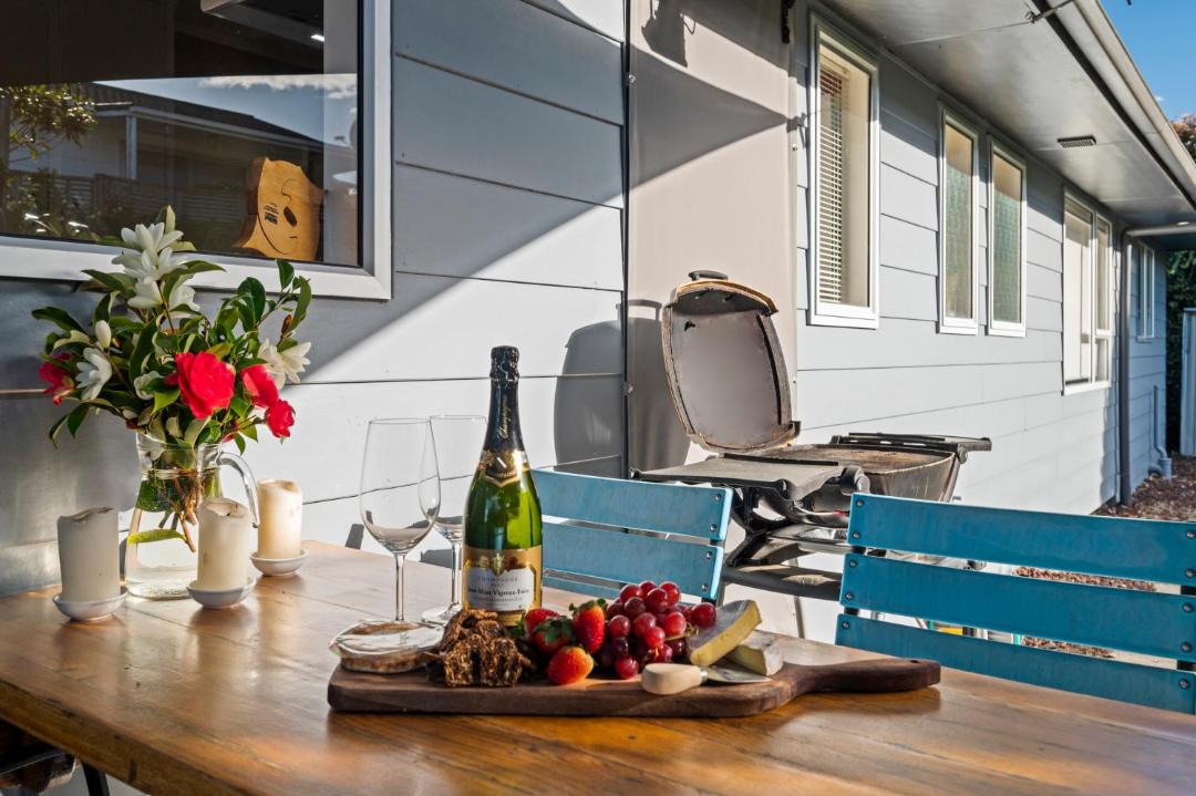 Acacia Bay House | Kinder Cottage - Taupo