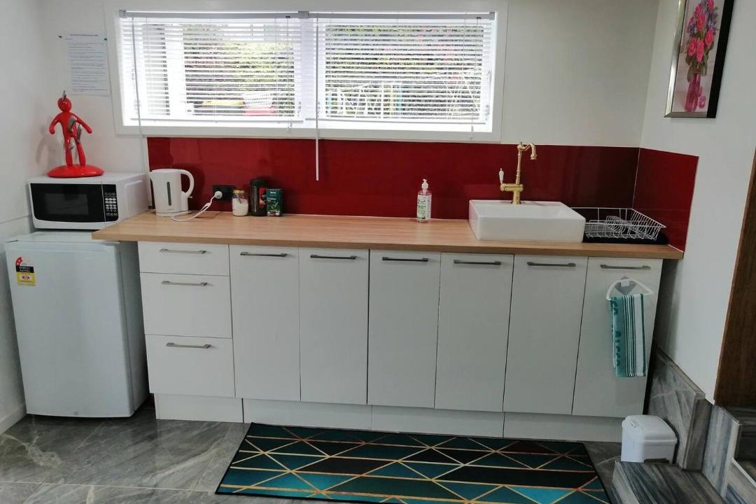 Massey Apartment | 1 Bed 1 Bathroom w Parking Wi-Fi TV